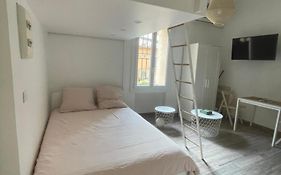 Studio vieil Antibes et mezzanine proche de la mer